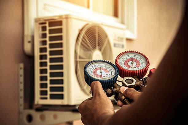 Professional Hvac technician working in Phippsburg, CO